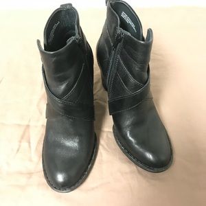 Born Leather ankle boots 6.5 M